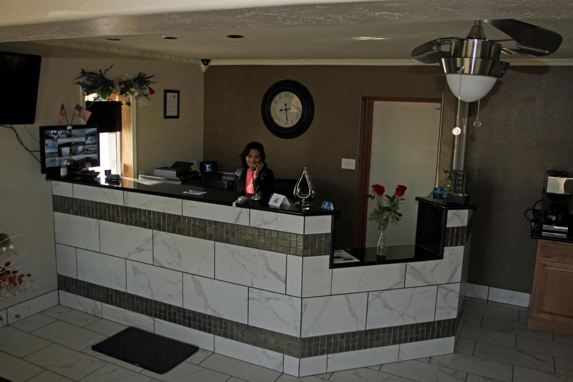 Executive Inn Snyder Экстерьер фото