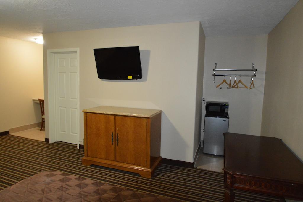 Executive Inn Snyder Экстерьер фото