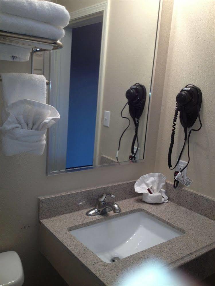 Executive Inn Snyder Экстерьер фото